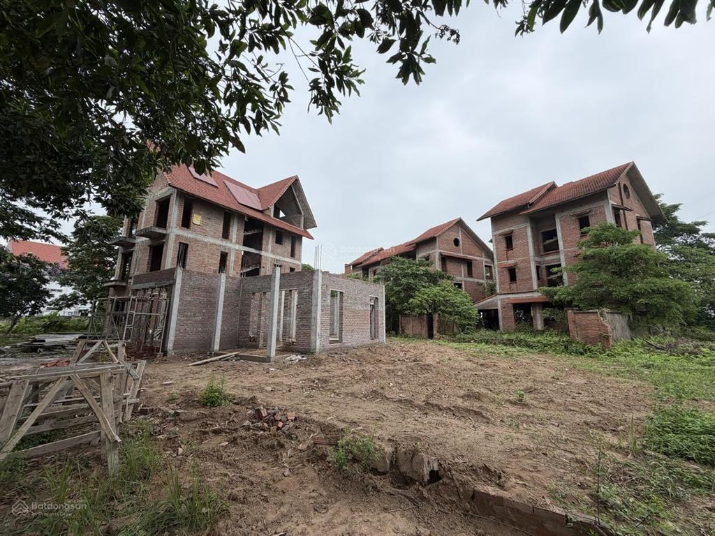 4xtr/m . chính chủ bt xây thô sổ đỏ 2 mặt tiền lớn cực đẹp vinaconex 2  kđt quang minh  ml  hn