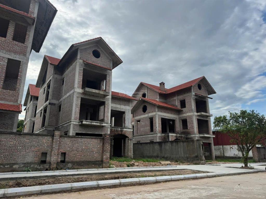 4xtr/m2 bt cực đẹp 305m2 vị trí đắc địa kđt quang minh  mê linh  hà nội.  0815 143 ***