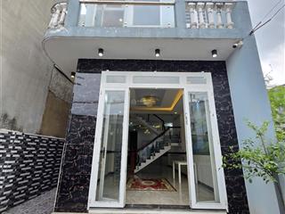 Cần bán nhà 2 tầng ngay siêu thị go dĩ an  chợ đông hoà, diện tích 90m2 giá 3 tỷ 950 thương lượng