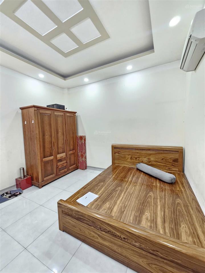 Bán nhà 3 tầng đẹp hoàn công 61m2  4pn 4wc gần làng đại học, trung tâm y tế dĩ an