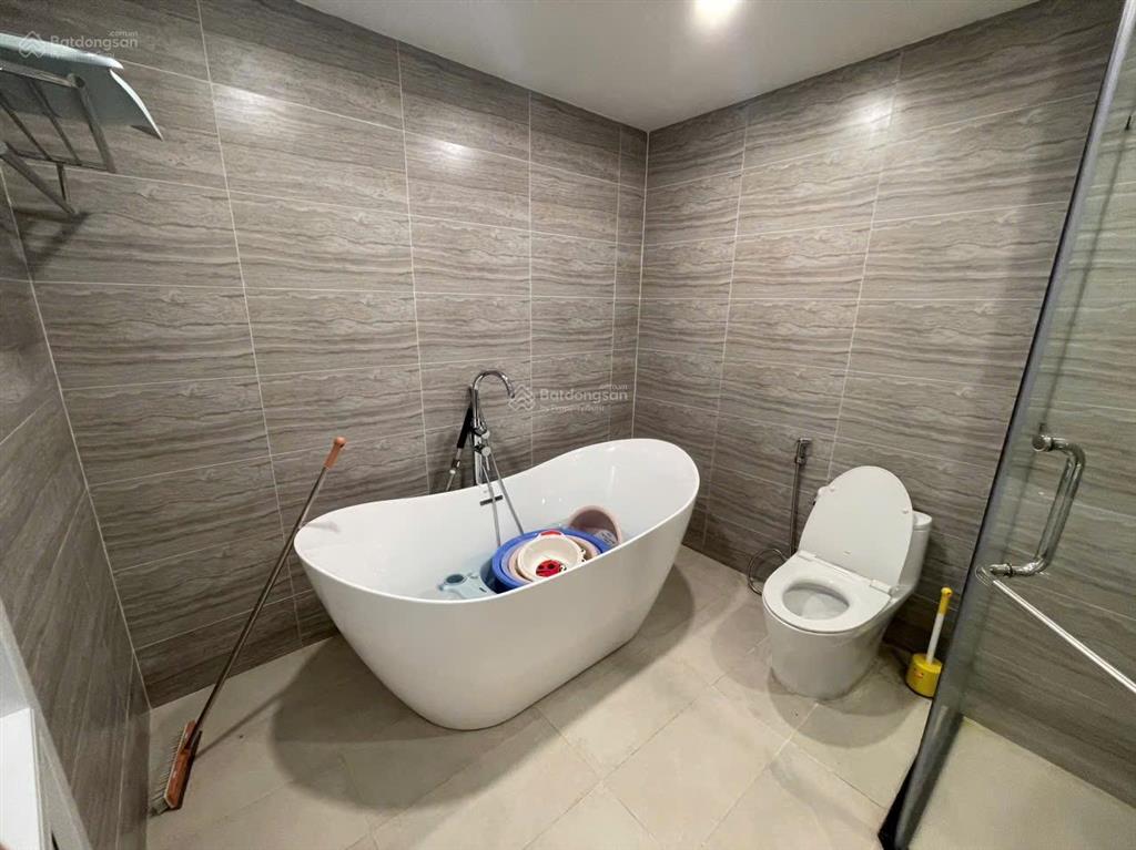 Cho thuê nhà nguyên căn mặt tiền đường 41, tân qui, q7, nhà đẹp, full nội thất, giá 35 triệu tl