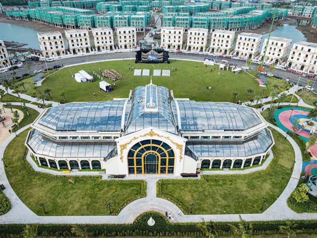 Liền kề shop royal island hàng hiếm giá tốt trục kết nối khu đông dân.