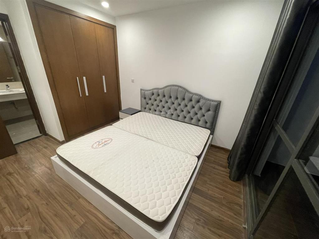 Cho thuê cc the golden palm lê văn lương, 120m2, 3 ngủ, full đẹp 23 triệu.  0911 614 ***