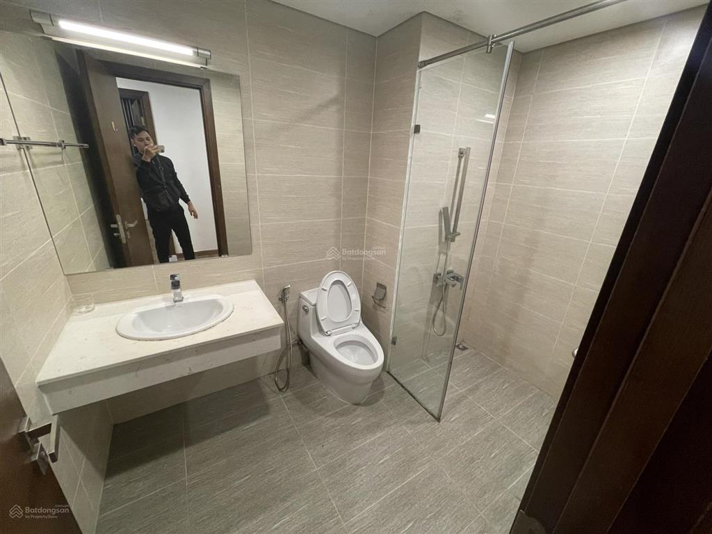 Cho thuê cc the golden palm lê văn lương, 120m2, 3 ngủ, full đẹp 23 triệu.  0911 614 ***
