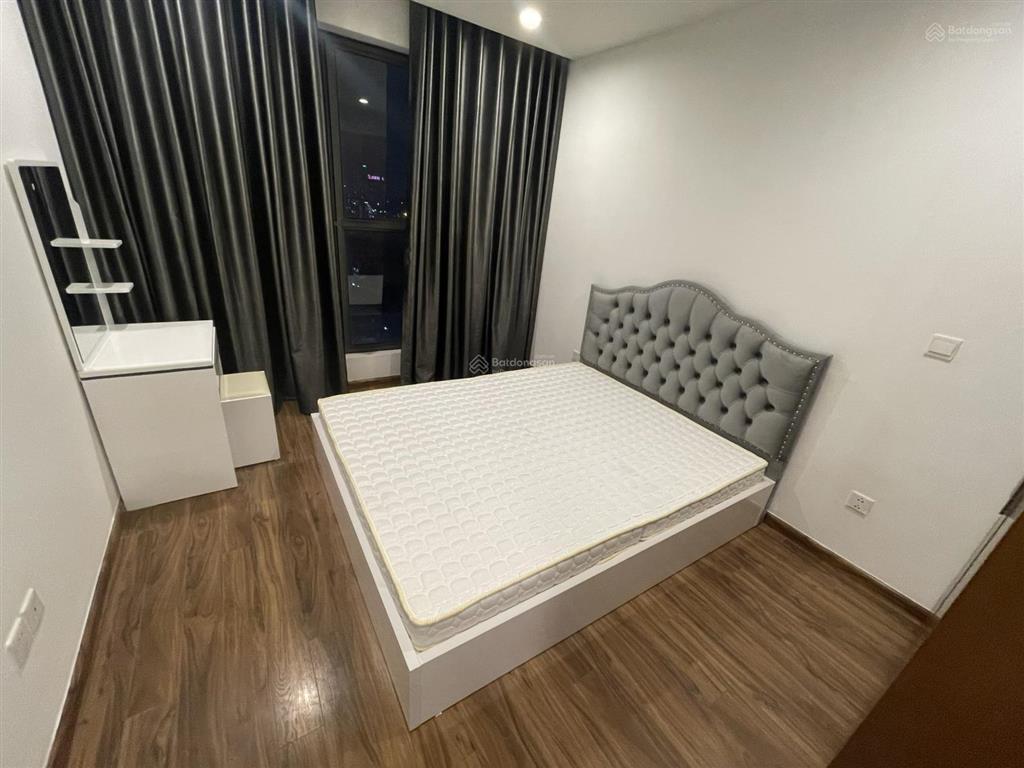 Cho thuê cc the golden palm lê văn lương, 120m2, 3 ngủ, full đẹp 23 triệu.  0911 614 ***