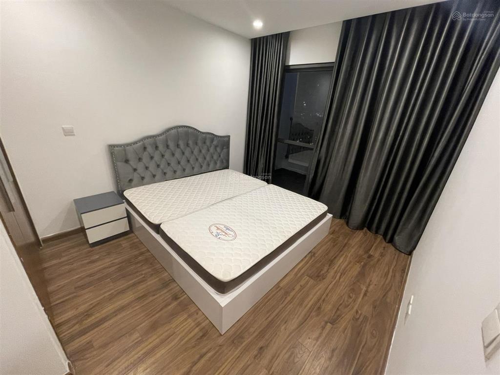 Cho thuê cc the golden palm lê văn lương, 120m2, 3 ngủ, full đẹp 23 triệu.  0911 614 ***