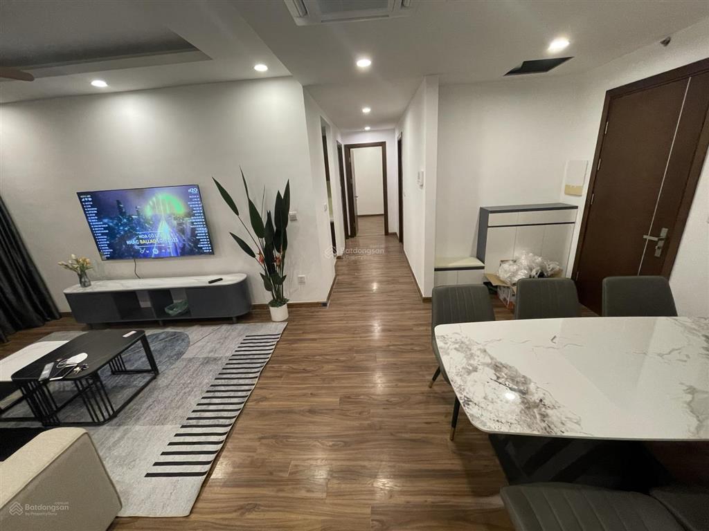 Cho thuê cc the golden palm lê văn lương, 120m2, 3 ngủ, full đẹp 23 triệu.  0911 614 ***