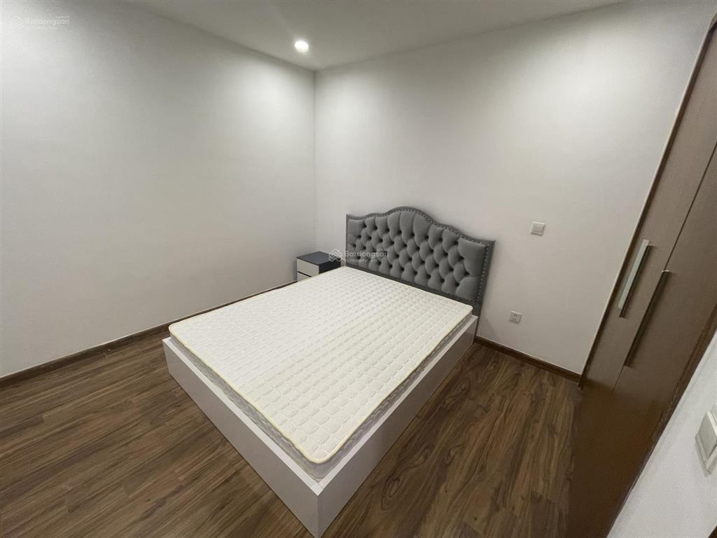 Cho thuê cc the golden palm lê văn lương, 120m2, 3 ngủ, full đẹp 23 triệu.  0911 614 ***