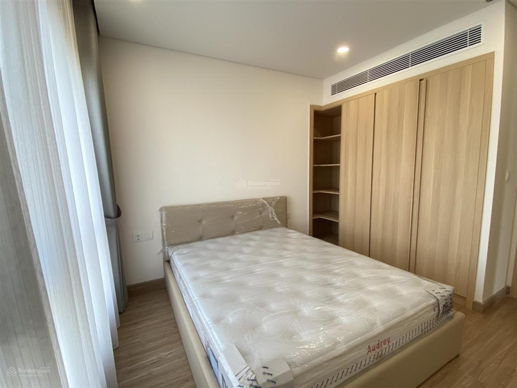 Bán căn hộ star city lê văn lương 160m2, 3 ngủ, full nội thất xịn, giá 15,3 tỷ. 0911 614 ***
