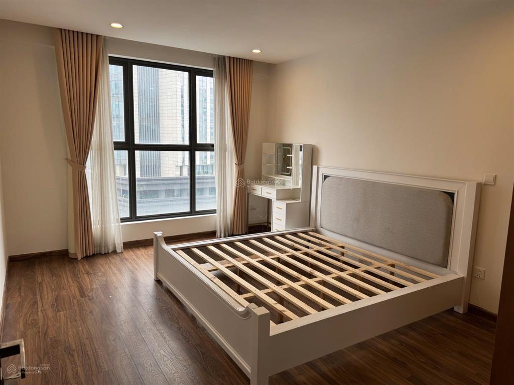 Hot! bán the golden palm lê văn lương 133m2, 3 ngủ full đẹp,giá 15 tỷ. 0911 614 ***