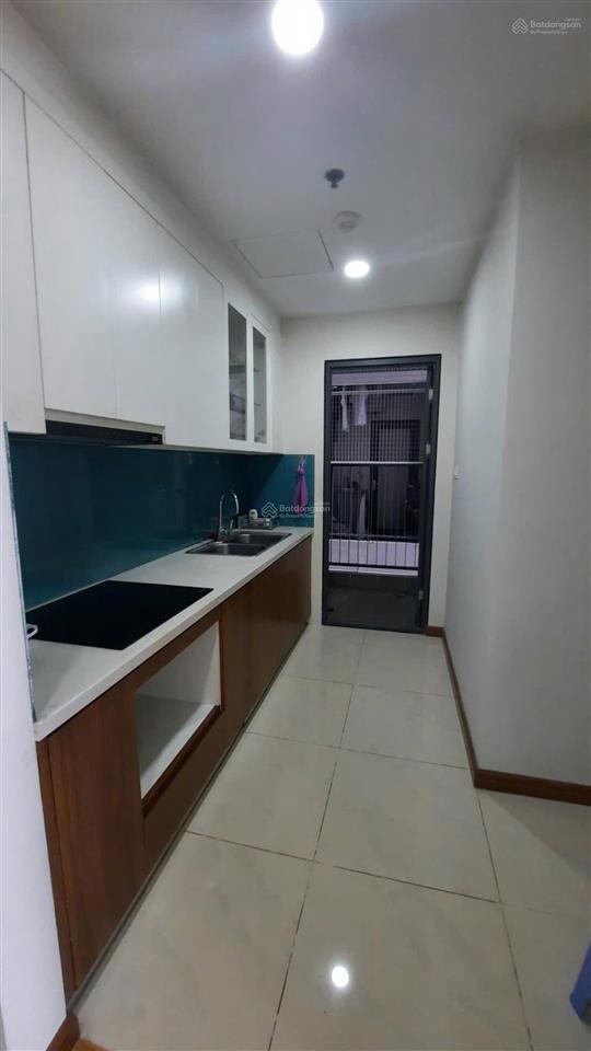 Cho thuê ch discovery 302 cầu giấy 96m2, 2 ngủ, đồ cơ bản, giá 15t.  0918 682 ***