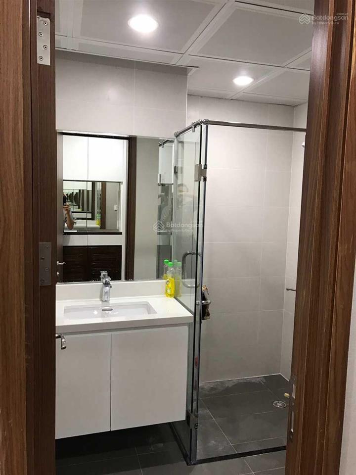 Sốc! cho thuê ch discovery 302 cầu giấy 148 m2, 3 ngủ, full đồ đẹp 23tr/th.  0911 614 ***
