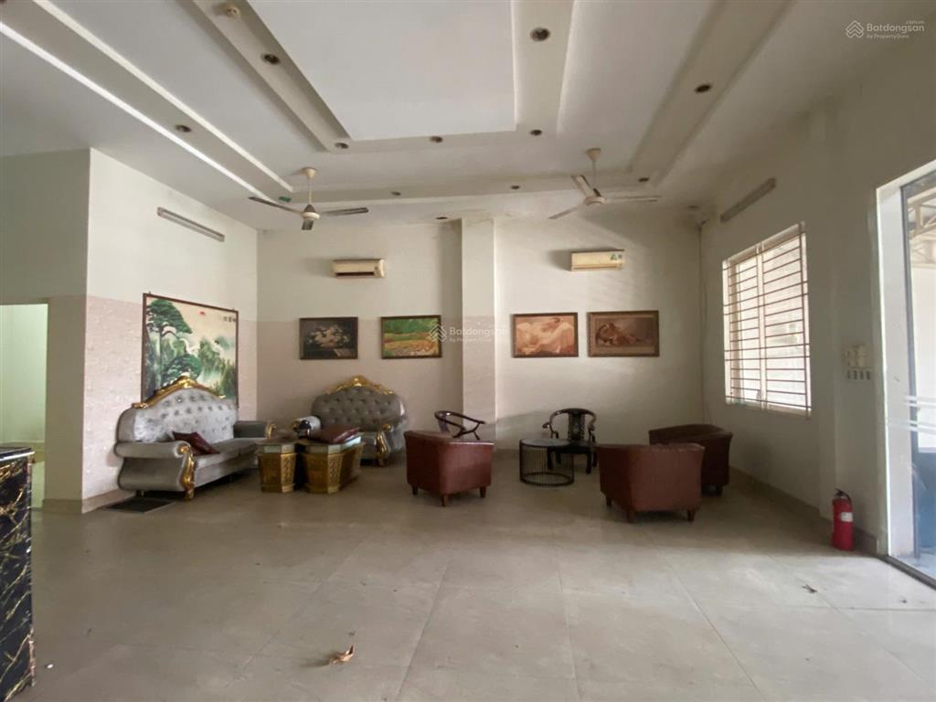 Cho thuê mặt bằng 488a hà huy giáp, 206m2, 10 phòng ngủ, giá thuê 40tr/th