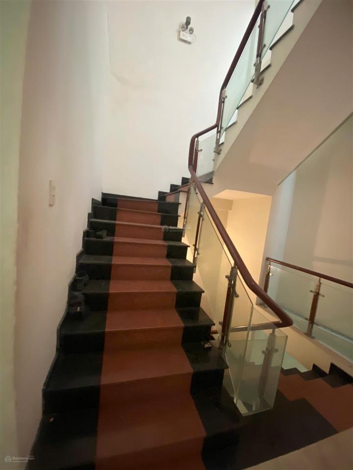 Cho thuê mặt bằng 488a hà huy giáp, 206m2, 10 phòng ngủ, giá thuê 40tr/th