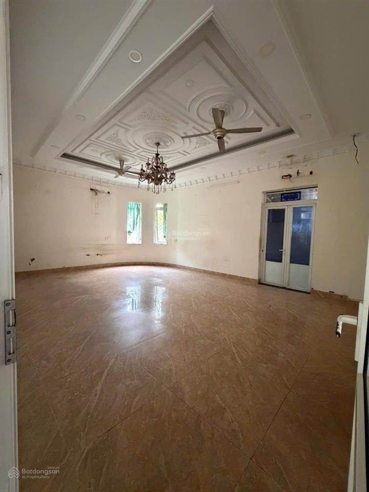 Cho thuê biệt thự thạnh xuân, quận 12, 8 phòng ngủ, 5wc, 27x19m, giá 33tr/th thương lượng