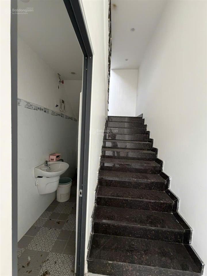Cho thuê shophouse 2 mặt tiền happy one central 1 trệt, 1 lầu, hoàn thiện cơ bản giá 22tr, 155m2