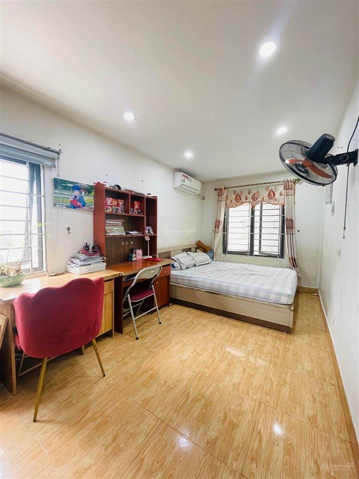 Nguyễn chính  nhà 3 tầng dân xây  không sổ  giấy tờ đóng thuế đủ  lô góc  ở ngay  giá tốt