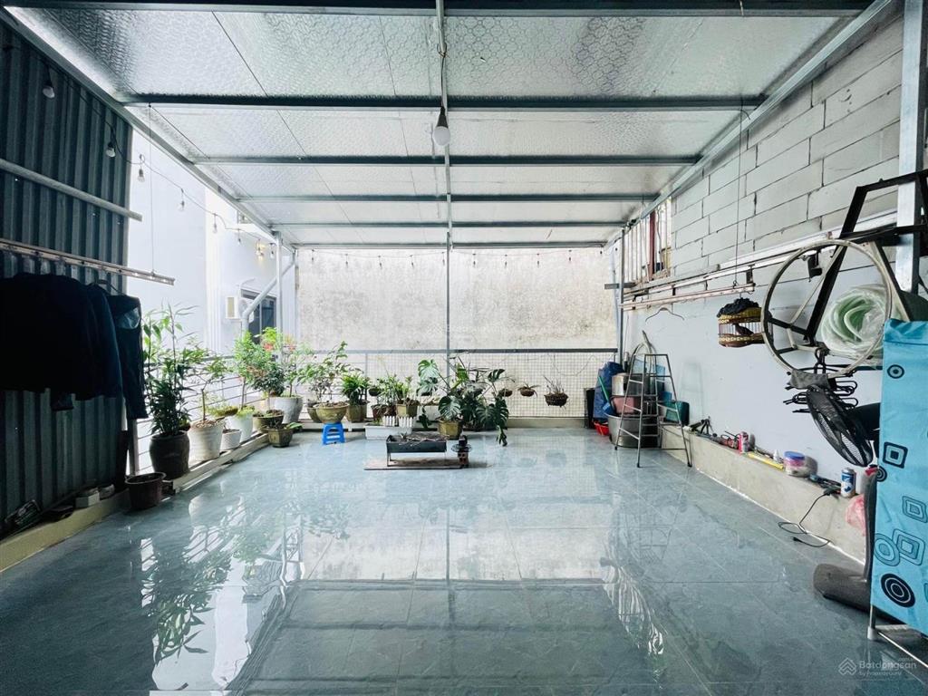 Nguyễn chính  nhà 3 tầng dân xây  không sổ  giấy tờ đóng thuế đủ  lô góc  ở ngay  giá tốt