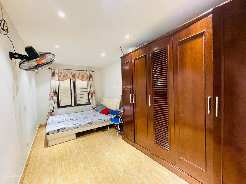 Nguyễn chính  nhà 3 tầng dân xây  không sổ  giấy tờ đóng thuế đủ  lô góc  ở ngay  giá tốt