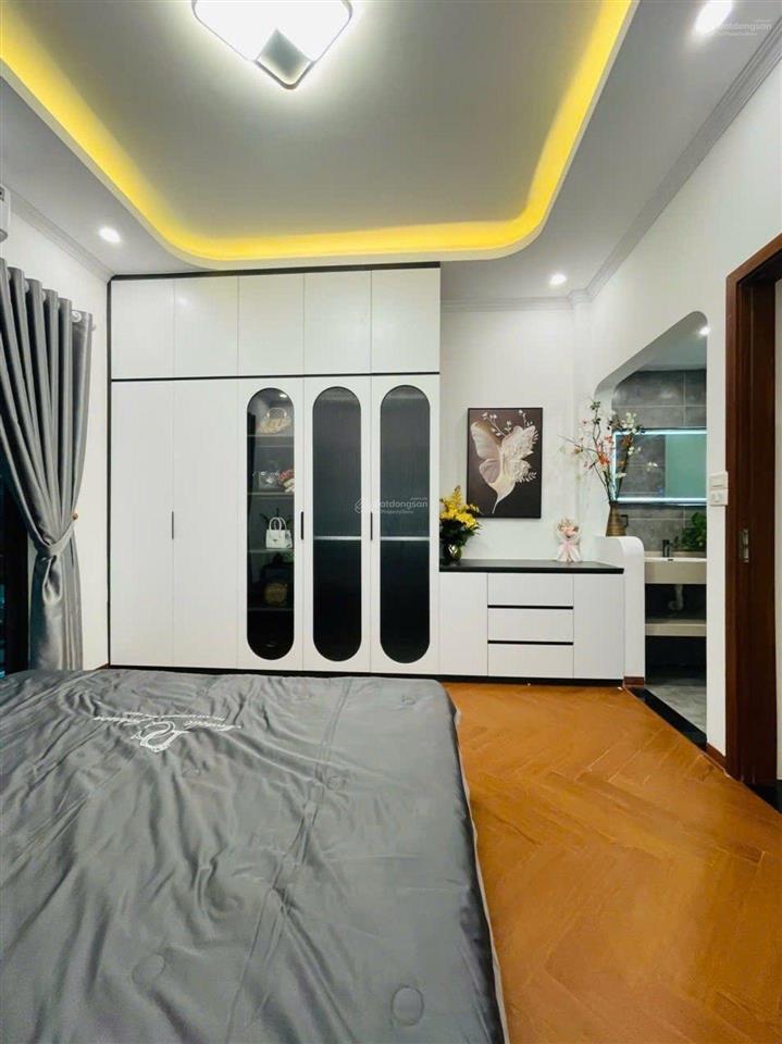 Trung tâm hoàng mai nhà mới tinh 5 tầng đẹp long lanh 3 ngủ vài bước ra phố gần ô tô  hơn 8 tỷ