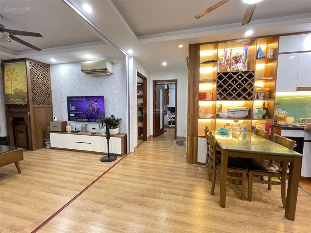 Cần bán gấp căn hộ chung cư 2 ngủ, 70m2 tại kđt mới hồng hà tứ hiệp thanh trì. tặng nội thất xịn