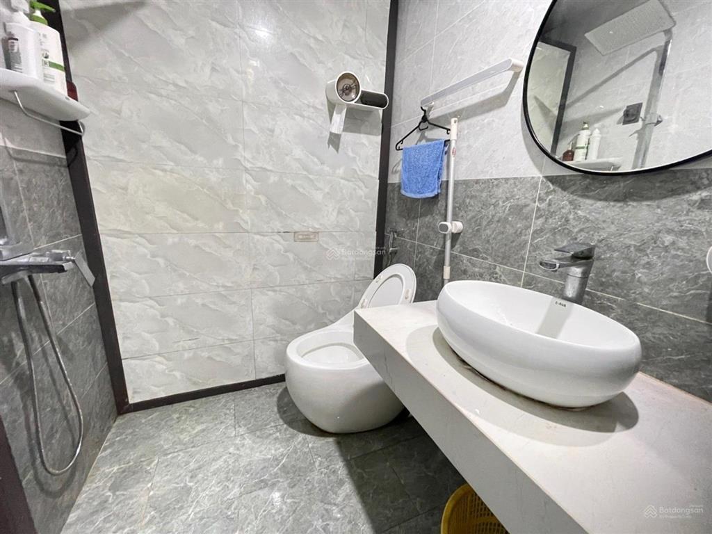 Cần bán gấp căn hộ chung cư 2 ngủ, 70m2 tại kđt mới hồng hà tứ hiệp thanh trì. tặng nội thất xịn