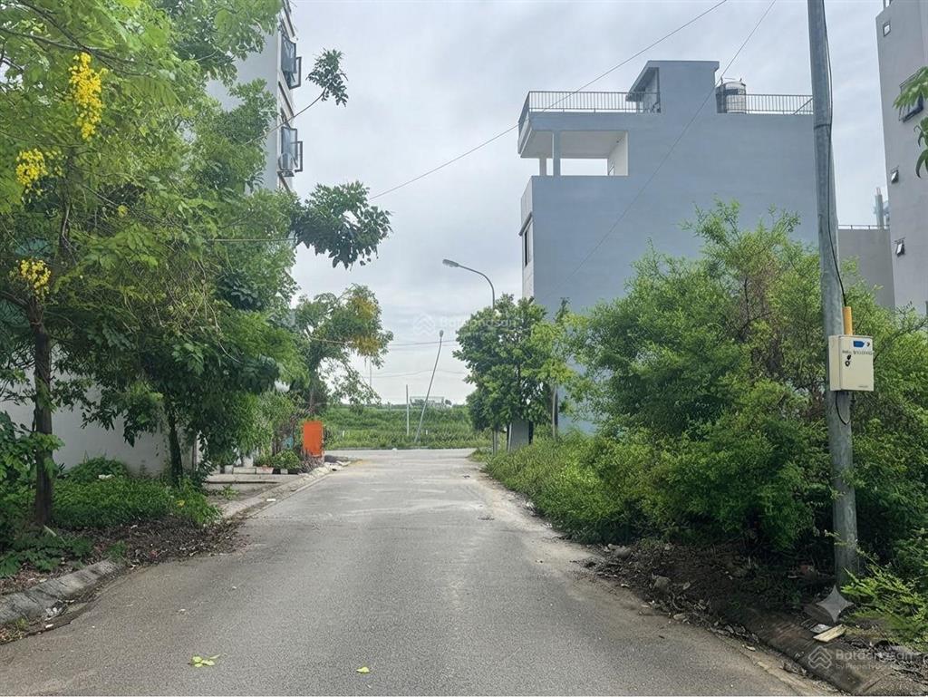 Đất phương nhị  tái định cư liên ninh  phân lô ô tô tránh  vỉa hè 2 bên  5,3 tỷ