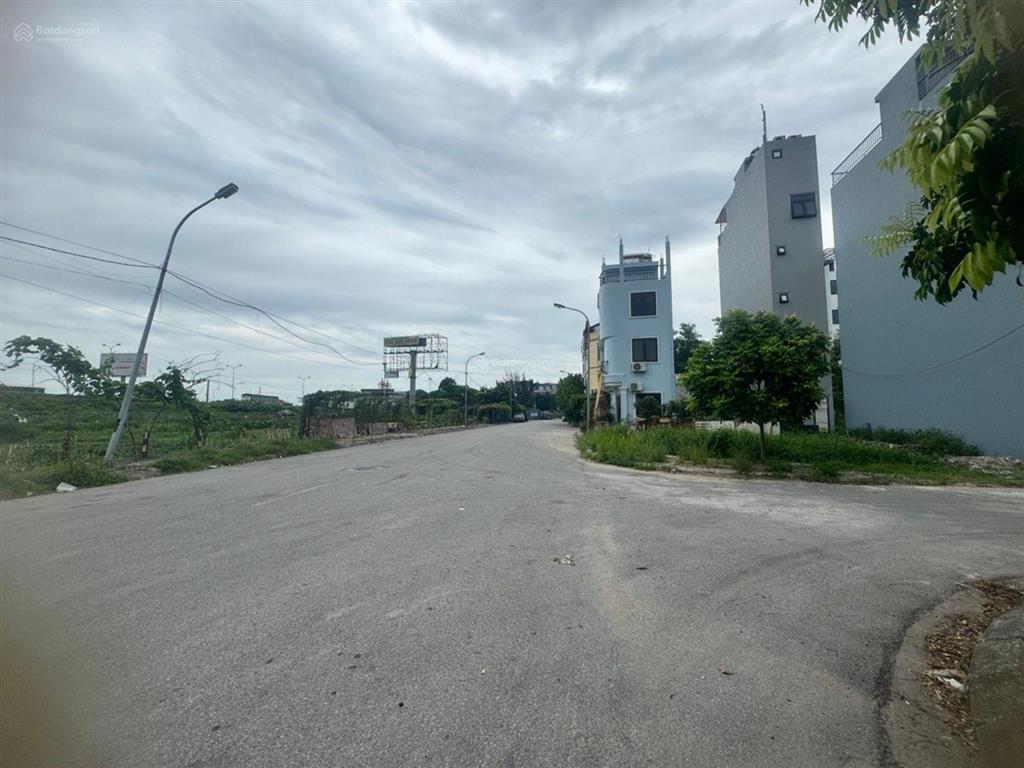 Đất phương nhị  tái định cư liên ninh  phân lô ô tô tránh  vỉa hè 2 bên  5,3 tỷ
