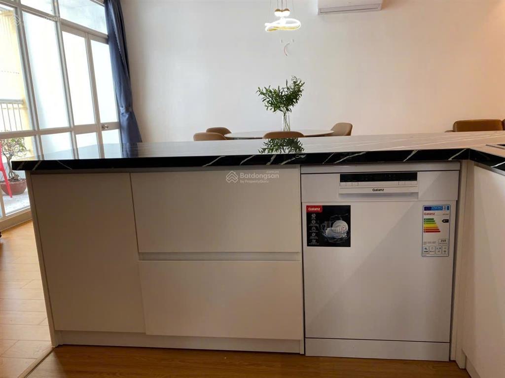 Chỉ 15 triệu/tháng ở ngay, 124m² (3pn + 2 wc) nhà décor mới, nội thất đầy đủ, ban công đông nam