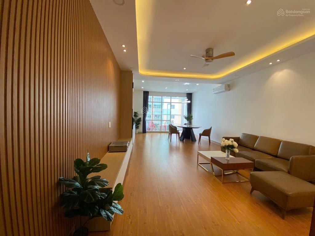 Chỉ 15 triệu/tháng ở ngay, 124m² (3pn + 2 wc) nhà décor mới, nội thất đầy đủ, ban công đông nam