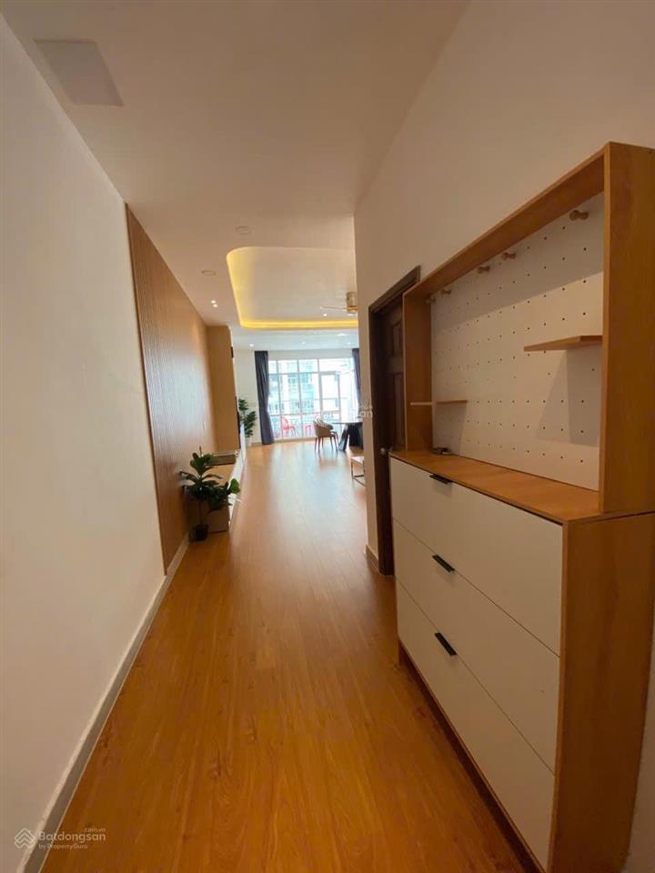 Chỉ 15 triệu/tháng ở ngay, 124m² (3pn + 2 wc) nhà décor mới, nội thất đầy đủ, ban công đông nam