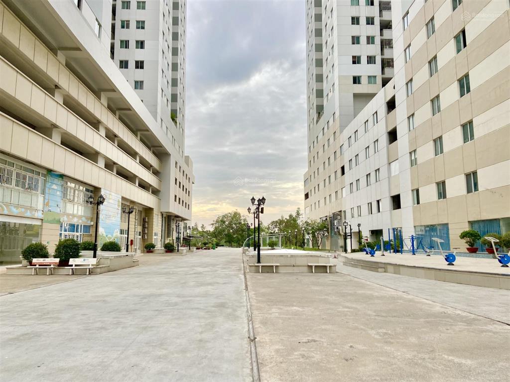 Chỉ 3.1 tỷ, dt 78m2 (2 phòng ngủ + 2wc) nhà nguyên bản, nội thất dính tường, view hồ bơi thoáng mát