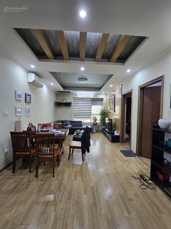 Cần bán căn hộ 2 ngủ ở f5 trung kính 70m 2pn giá 6 tỷ