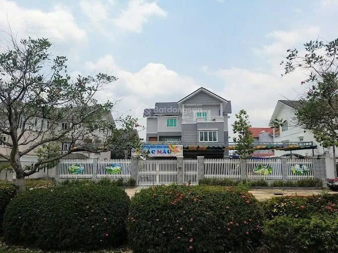 Bán căn biệt thự đẹp khu, đang có hd thuê 30tr tháng, giá 14,5tỷ, sổ sẵn công chứng ngay