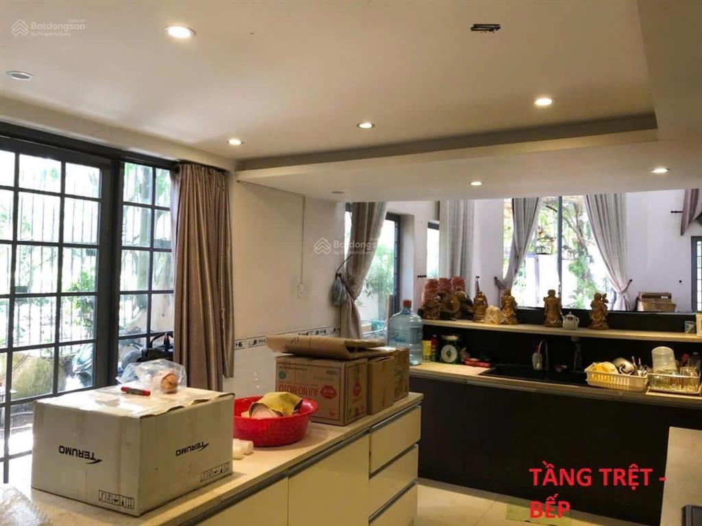 Bán căn biệt thự góc 1 trệt 3 lầu st 200m2, giá 14,8 tỷ tl, sổ hồng riêng, công chứng sang tên ngay
