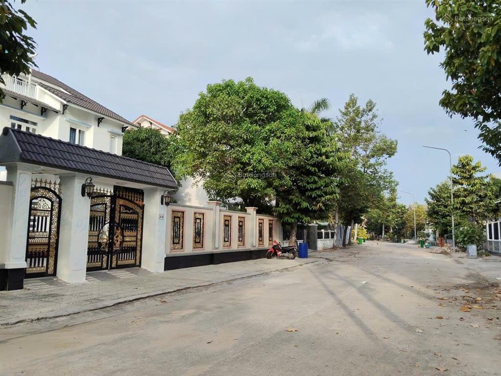 Cần bán căn biệt thự vườn western land gần 500m2, giá tốt khu, nhà mới đẹp, tặng full nội thất