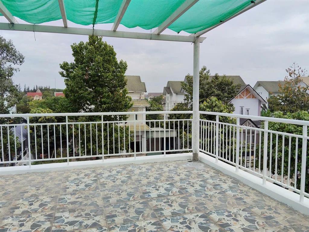 Cần bán căn biệt thự vườn western land gần 500m2, giá tốt khu, nhà mới đẹp, tặng full nội thất
