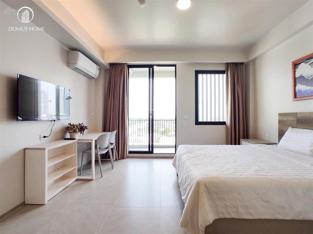 Cho thuê phòng ban công có nội thất hoàng diệu, quận 4 gần quận 1, bv & đại học luật