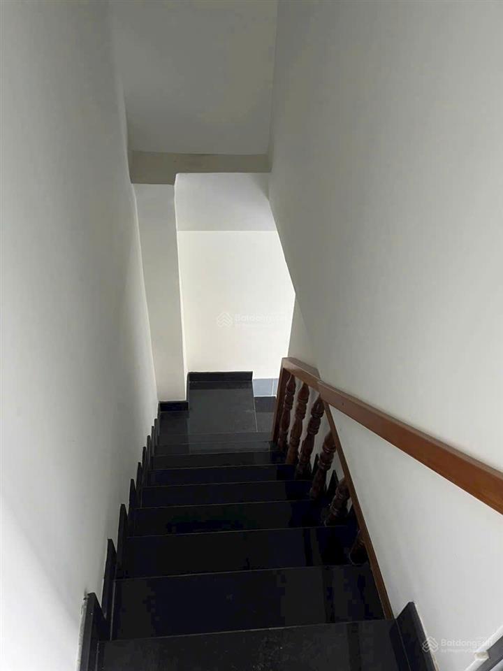 Bán nhà riêng mặt tiền rộng vị trí đẹp thiết kế tinh tế ,giá chỉ 500tr