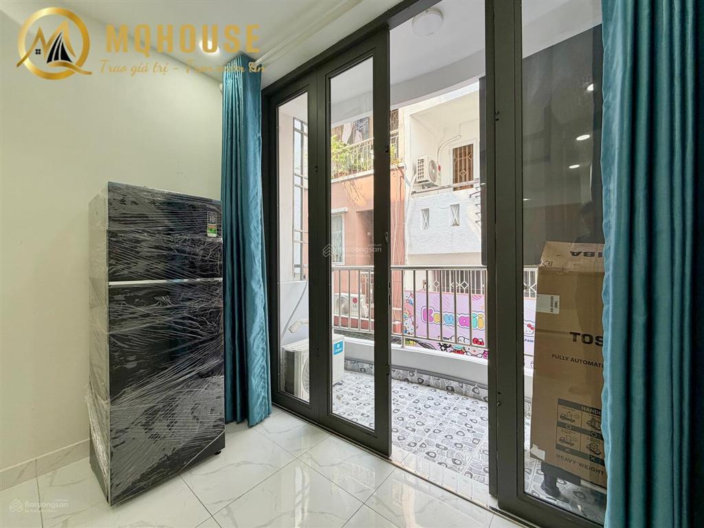 Bóc seal căn hộ ban công mới 100% full nội thất, máy giặt riêng, nguyễn cảnh chân, quận 1