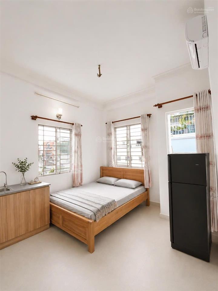 Cho thuê phòng ban công, full nội thất, nguyễn trãi quận 1, gần đại học hoa sen, văn lang