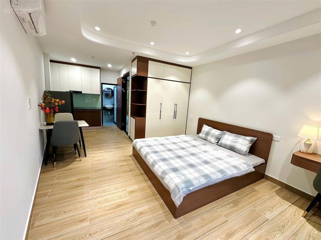 Cho thuê chdv 40m2, ban công lớn, cửa sổ trời, huỳnh văn bánh, phú nhuận gần q1, q3