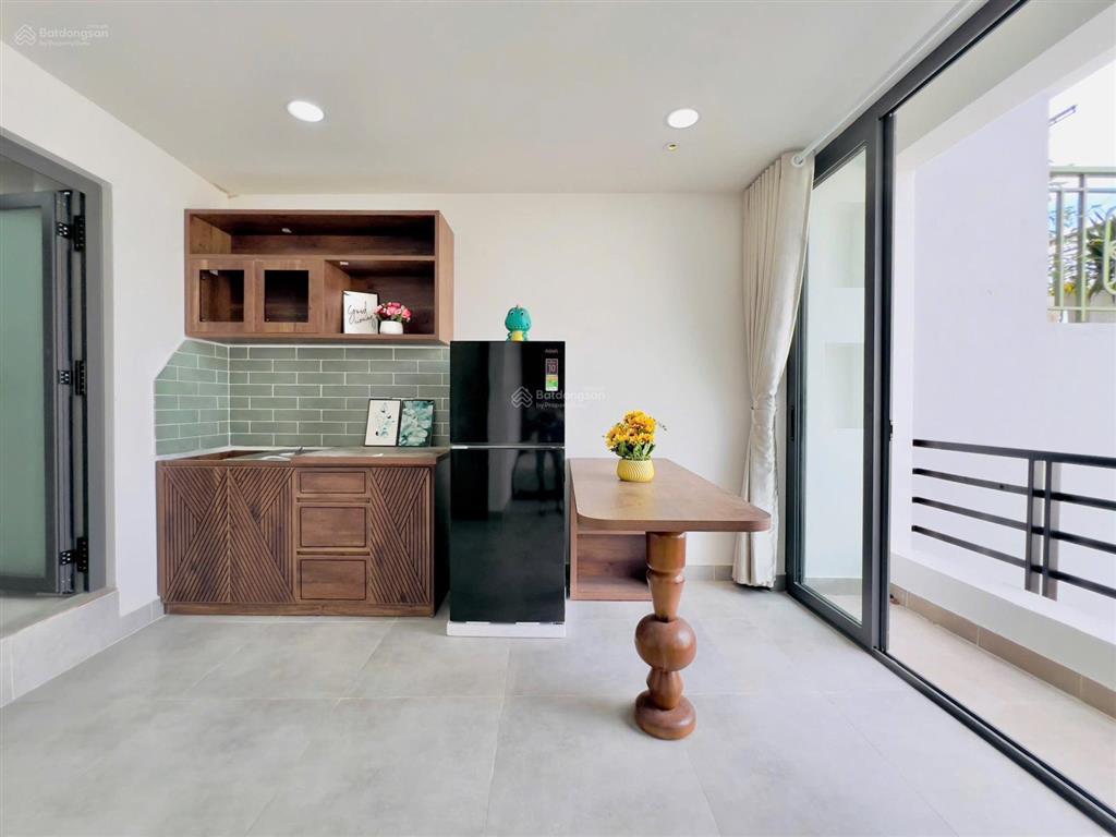 Cho thuê chdv 40m2, ban công lớn, cửa sổ trời ngay phan đình phùng, phú nhuận  gần q1, q3, q10