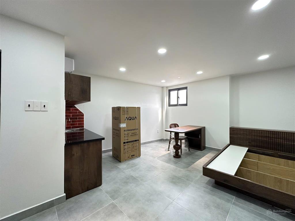 Cho thuê chdv 40m2, ban công lớn, cửa sổ trời ngay phan đình phùng, phú nhuận  gần q1, q3, q10