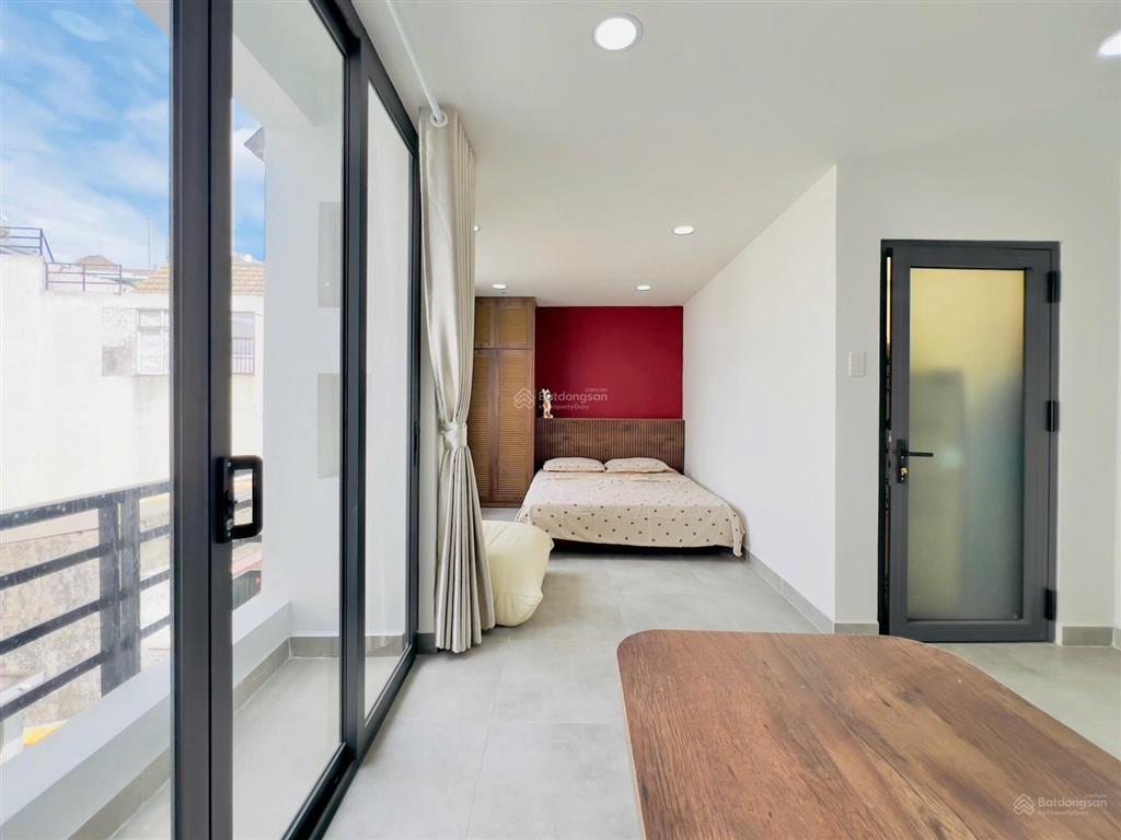 Cho thuê chdv 40m2, ban công lớn, cửa sổ trời ngay phan đình phùng, phú nhuận  gần q1, q3, q10