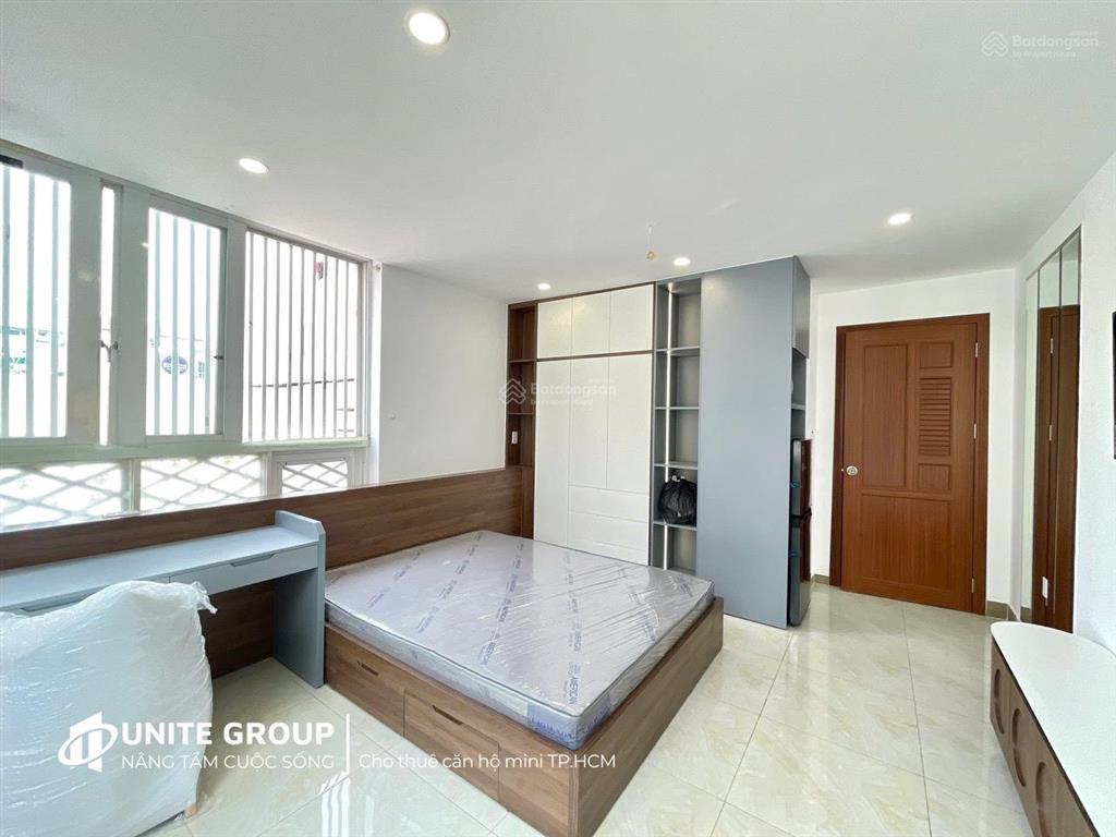Cho thuê chdv 37m2, cửa sổ to, giặt riêng ngay hoa sữa, phú nhuận khu phan xích long  gần q1, q3