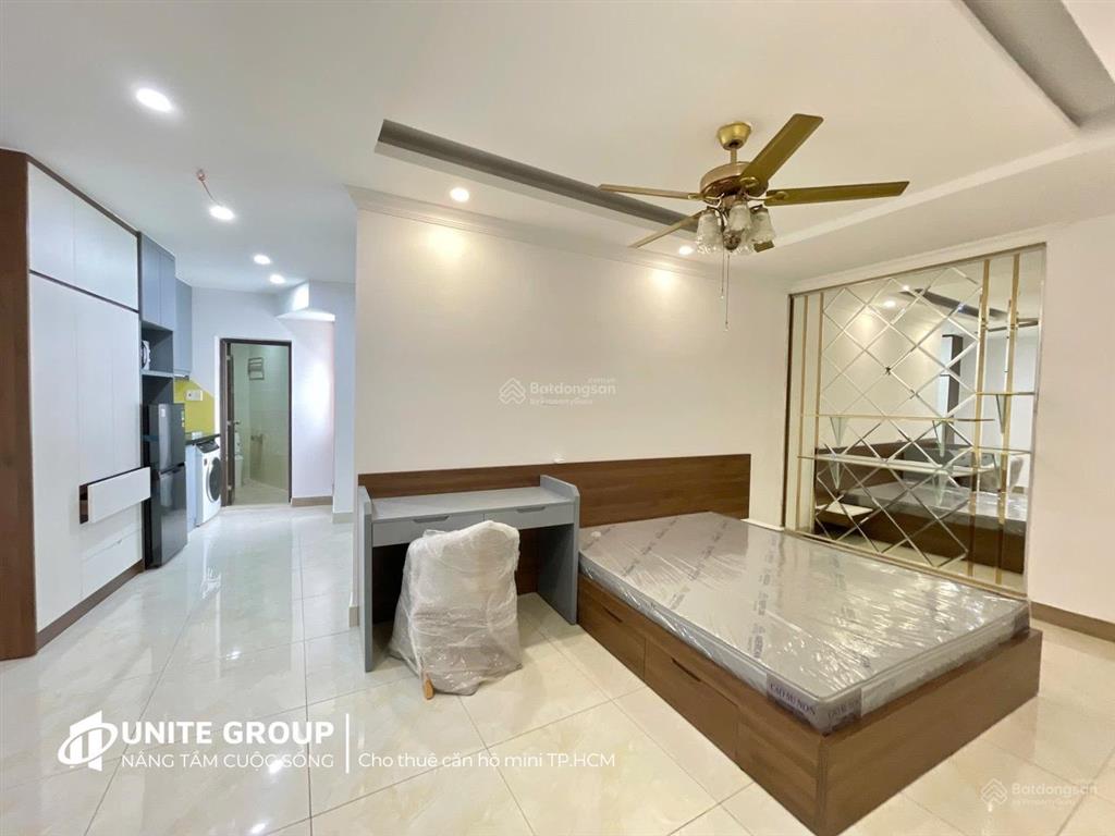 Cho thuê chdv 37m2, cửa sổ to, giặt riêng ngay hoa sữa, phú nhuận khu phan xích long  gần q1, q3