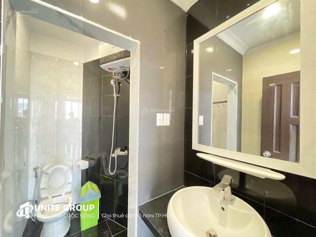 Cho thuê chdv 37m2, cửa sổ to, giặt riêng ngay hoa sữa, phú nhuận khu phan xích long  gần q1, q3