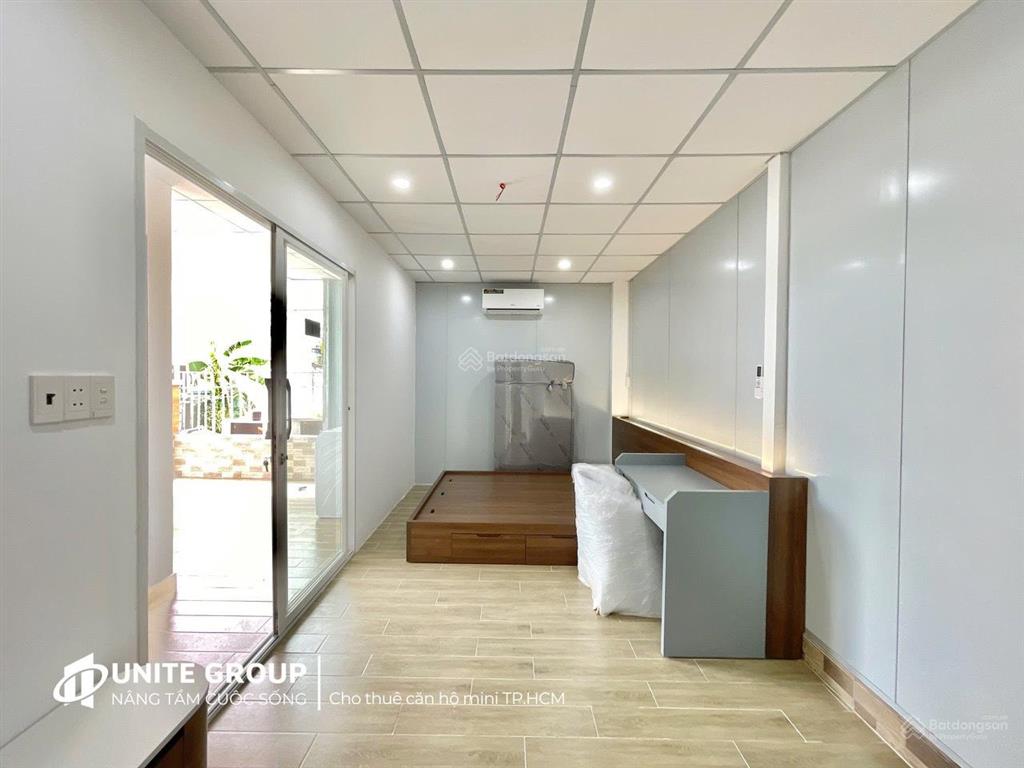 Cho thuê chdv 37m2, cửa sổ to, giặt riêng ngay hoa sữa, phú nhuận khu phan xích long  gần q1, q3