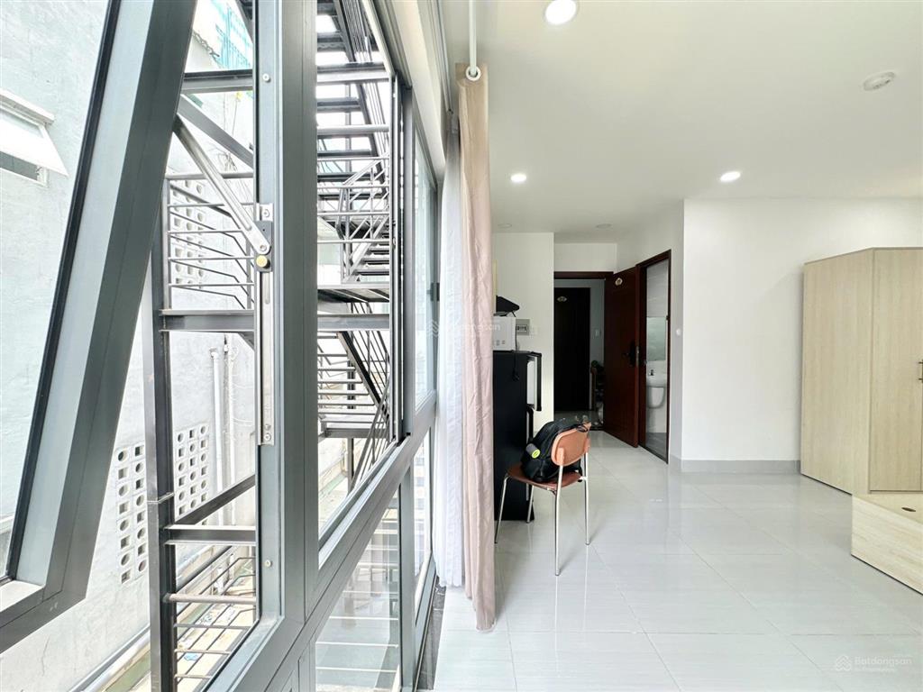 Cho thuê chdv 45m2, cửa sổ trời lớn, ngay xô viết nghệ tĩnh, cầu thị nghè gần q1, q2